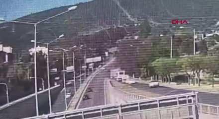 İzmir'de bir polisin şehit olduğu tır dehşetinin g&ouml;r&uuml;nt&uuml;leri ortaya &ccedil;ıktı