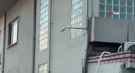 Kağıthane'de polis kendine saldıran gen&ccedil;ler ka&ccedil;ınca havaya uyarı ateşi a&ccedil;tı