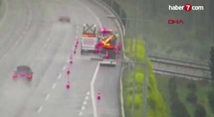 Kuzey Marmara Otoyolu'nda otomobil, bakım ekibine &ccedil;arptı: 3 yaralı