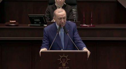 AK Parti Grup Toplantısı'nda sıcak anlar! Bir &ccedil;ocuğun "Tayyip Dede, seni seviyorum" s&ouml;zleri herkesi tebess&uuml;m ettirdi