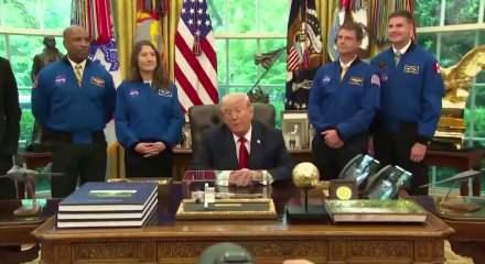 Trump: Y&uuml;zde 25 g&uuml;mr&uuml;k vergisi getireceğim
