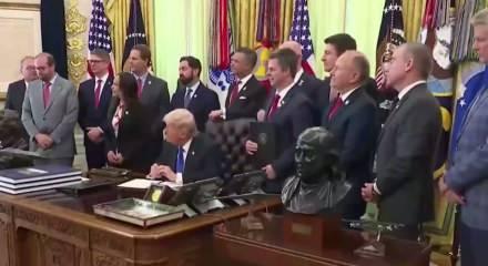 Trump'tan ABD ile Kanada arasındaki petrol boru hattı projesine izin