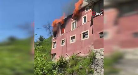  Yangında eşyalar k&uuml;le d&ouml;nd&uuml;, Kur&rsquo;an-ı Kerim zarar g&ouml;rmedi