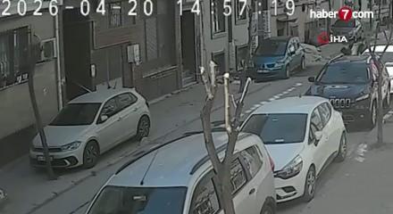 2 kadın kasayı kucaklarına alıp g&ouml;t&uuml;rd&uuml;ler: 7 milyonluk hırsızlık kamerada