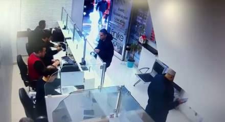 Muhittin B&ouml;cek'in yargılandığı davada para dolu turuncu valiz dosyaya girdi...