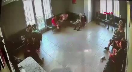 Beylikd&uuml;z&uuml;'nde yaşlı bakımevinde işkence g&ouml;r&uuml;nt&uuml;lerinin ardından 4 kişi g&ouml;zaltına alındı....