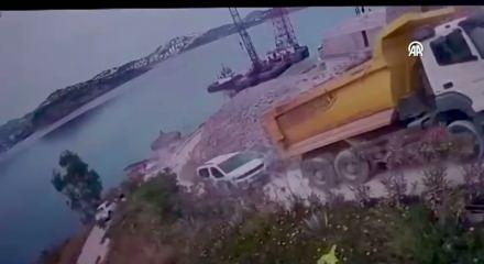 Bodrum'da denize d&uuml;şen hafriyat kamyonu az kalsın daha b&uuml;y&uuml;k faciaya neden oluyordu