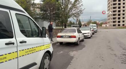  Cinayet ş&uuml;phelilerinin ka&ccedil;tıkları otomobil ikametlerinin yakınında bulundu