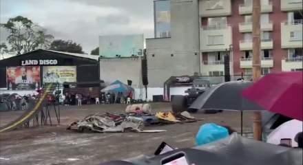Kontrolden &ccedil;ıkan modifiyeli ara&ccedil; kalabalığa daldı: 3 &ouml;l&uuml;, 40 yaralı