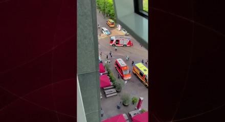 Leipzig'de ara&ccedil; kalabalığın arasına daldı