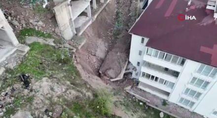Nevşehir&rsquo;de istinat duvarı &ccedil;&ouml;kt&uuml;: Daireler hasar g&ouml;rd&uuml;