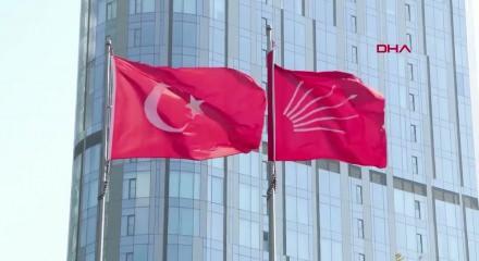 &Ouml;zg&uuml;r &Ouml;zel fena sinirlendi: Makam odasına &ccedil;ağırıp fır&ccedil;aladı