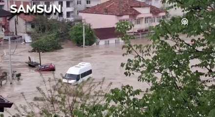 7 ilimizde hayat fel&ccedil; oldu! Sel ve dolu bir anda vurdu