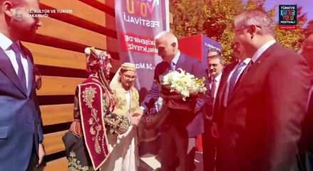 Bakan Ersoy: T&uuml;rkiye K&uuml;lt&uuml;r Yolu Festivali&rsquo;nin coşkusu ilk kez Eskişehir&rsquo;de yaşanıyor.