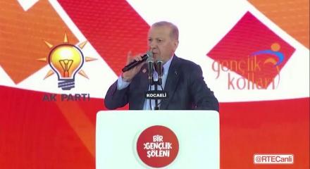 Cumhurbaşkanı Erdoğan: T&uuml;rkiye&rsquo;nin istikbalini var g&uuml;c&uuml;yle omuzlayan kararlı bir gen&ccedil;lik g&ouml;r&uuml;yorum