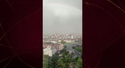 İstanbul'da bahar havası bir anda sağanağa d&ouml;nd&uuml;