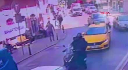 İstanbul'da dehşet! Bankta oturan kişiyi bı&ccedil;akladı