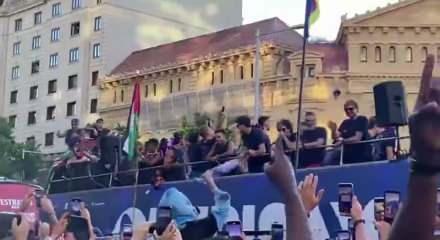 Lamine Yamal şampiyonluk kutlamalarında Filistin bayrağı a&ccedil;tı