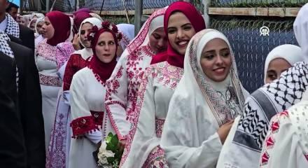 Soykırımcı al&ccedil;aklara inat Gazze'de 50 &ccedil;ift i&ccedil;in toplu d&uuml;ğ&uuml;n t&ouml;reni d&uuml;zenlendi