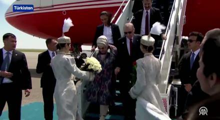 Cumhurbaşkanı Erdoğan&rsquo;a T&uuml;rkistan&rsquo;da coşkulu karşılama&hellip;