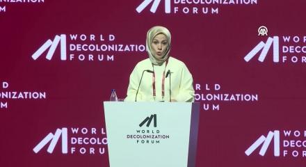 World Decolonization Forum'unda konuşan Esra Albayrak "Batı, kendisini ele ge&ccedil;iren efendilik kompleksinden arınmalı" dedi