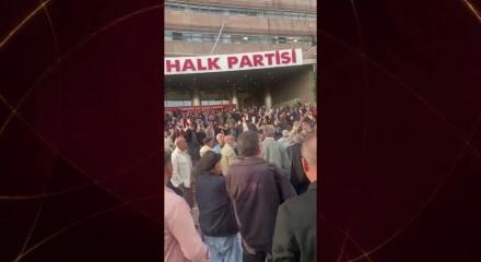 CHP Genel Merkezi'nin &ouml;n&uuml;nde "Hain Kemal" sloganları