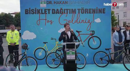 Bah&ccedil;elievler&rsquo;de 4 bin 100 &ccedil;ocuğa bisiklet hediye edildi