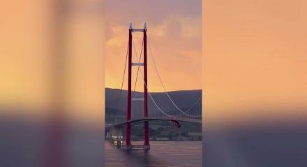 &Ccedil;anakkale K&ouml;pr&uuml;s&uuml; sarı kırmızılı renklerle aydınlatıldı
