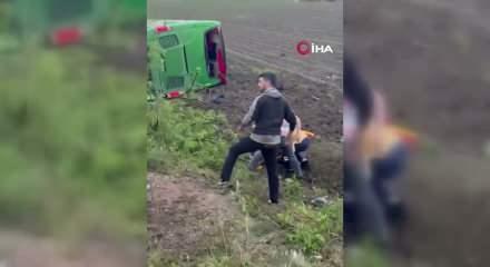 &Ccedil;anakkale'de otob&uuml;s devrildi: &Ccedil;ok sayıda yaralı var