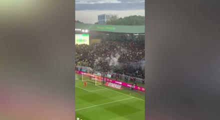 Fransa'da olaylı ma&ccedil;! Nantes k&uuml;me d&uuml;şt&uuml;, Vahid Halilhodzic taraftarla kavga etti