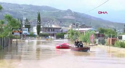 Hatay'da Asi Nehri taştı, sağanakta k&ouml;pr&uuml; ve yollar ile bir ev &ccedil;&ouml;kt&uuml;; 2 &ouml;l&uuml;, 3 yaralı