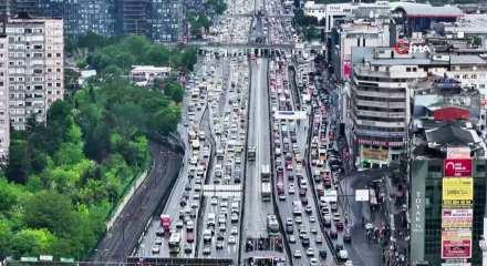  İstanbul&rsquo;da yağmur ve ma&ccedil; trafiği