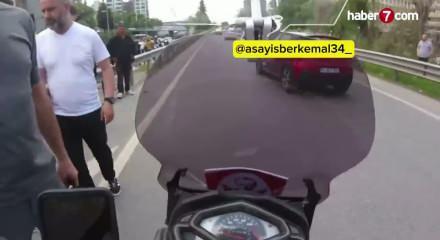 Kadık&ouml;y&rsquo;de motosiklet bariyerlere saplandı!