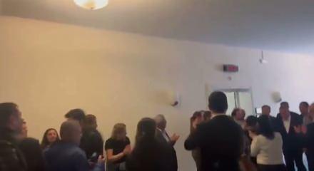 &Ouml;zg&uuml;r &Ouml;zel, TBMM'ye giriş yaptı