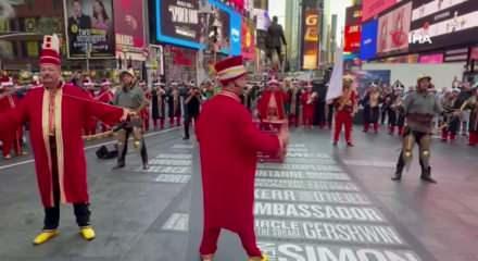 Times Meydanı'nda Mehter r&uuml;zgarı! ABD'liler hayran kaldı