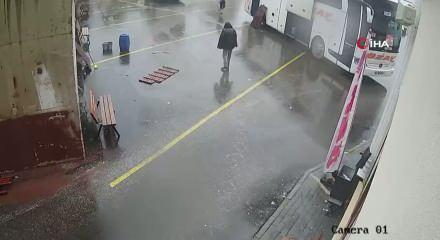 Toprak kaymasından kıl payı kurtulma anı kamerada