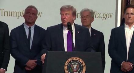 Trump: Askeri saldırıyı erteledim