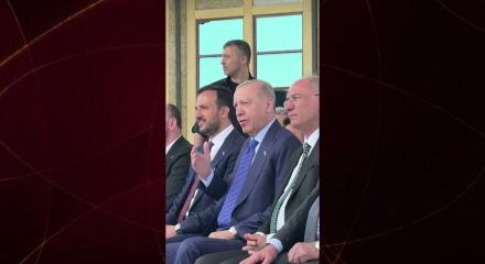 Cumhurbaşkanı Erdoğan ''T&uuml;rkler geliyor" eserine eşlik etti