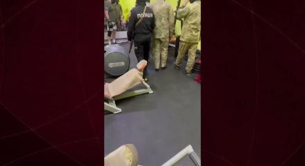 Ukrayna'da askere alma merkezinin g&ouml;revlileri spor salonunda darbedildi