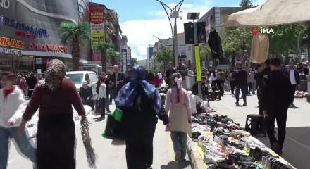 Bayram alışverişi esnafı sevindirdi: Caddeler doldu taştı