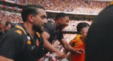 Hull City&rsquo;de Premier Lig sevinci devamediyor! Kul&uuml;p başkanı Acun Ilıcalı taraftarı coşturdu