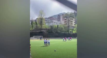 Kabataş Spor forması giyen Osman, attığı harika frikik gol&uuml;yle ma&ccedil;a damgasını vurdu!