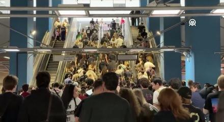 Kanye West'in İstanbul konseri &ouml;ncesi metroda izdiham yaşandı