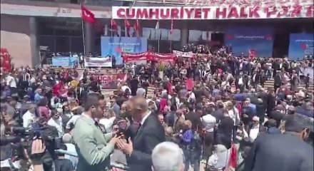 Kemal Kılı&ccedil;daroğlu&rsquo;ndan &Ouml;zg&uuml;r &Ouml;zel ve Ekrem İmamoğlu&rsquo;na manidar şarkı