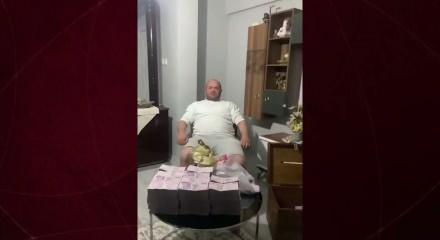 Kurbanlıklarını satan besici balya balya paralarla kameraların karşısına ge&ccedil;tiş