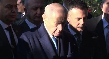 MHP lideri Bah&ccedil;eli, Merhum Alparslan T&uuml;rkeş&rsquo;in kabrini ziyaret etti
