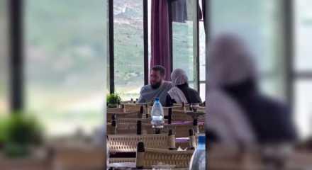 Şara eşiyle birlikte kafede g&ouml;r&uuml;nt&uuml;lendi! T&uuml;m &uuml;lkede g&uuml;ndem olan anlar