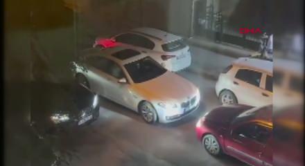 S&uuml;r&uuml;c&uuml;lerin yol verme kavgasını g&uuml;lerek cep telefonuna kaydetti
