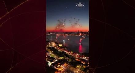 İstanbul boğazında g&ouml;rkemli fetih kutlaması! Vatandaşlar akın etti
