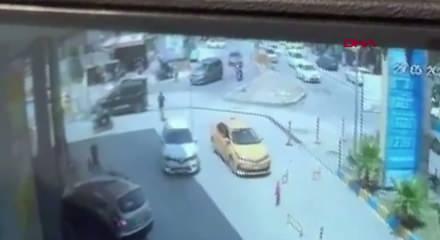 Yol verme kavgası kanlı bitti: Taksiciyi defalarca bı&ccedil;aklayıp ka&ccedil;tı